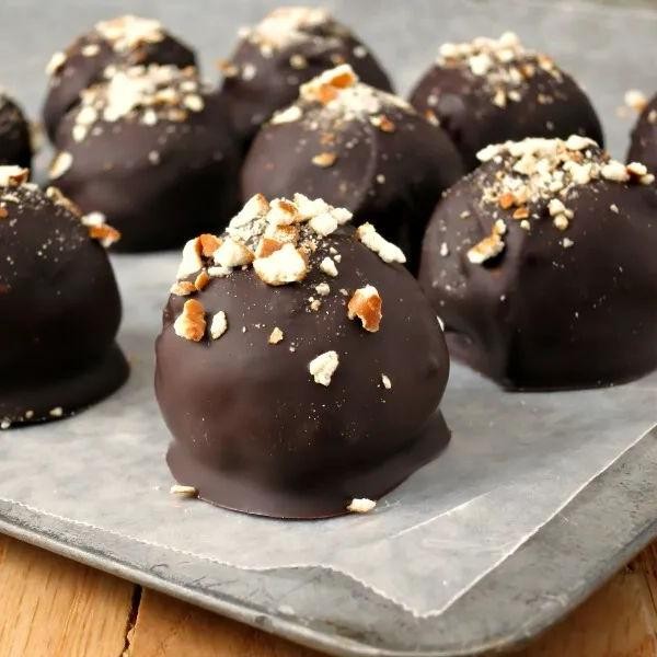 Oreo Pretzel Truffles