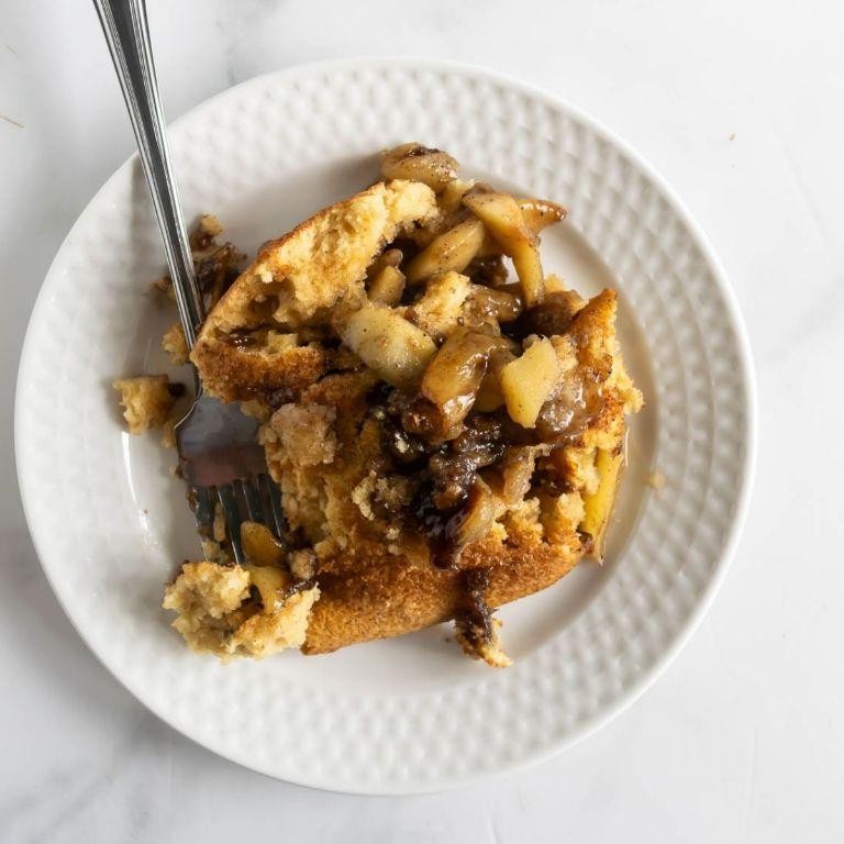 Overnight Apple Cinnamon Pancake Bake