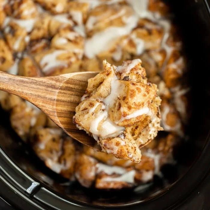 Overnight Crockpot Cinnamon Roll Casserole