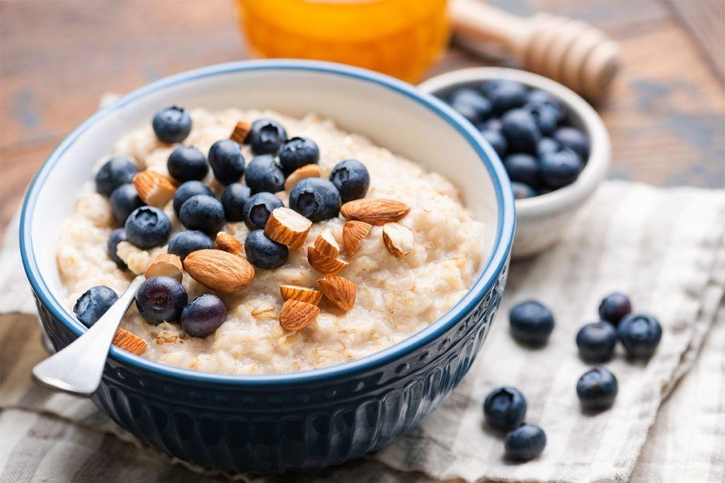 Overnight Oats with Flaxseeds and Blueberries