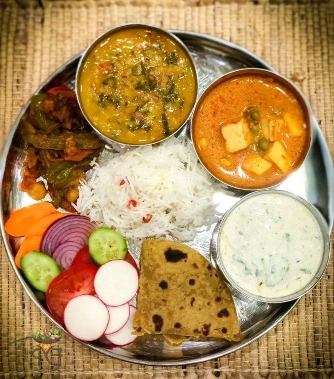 Palak Paneer with Rotis Thali