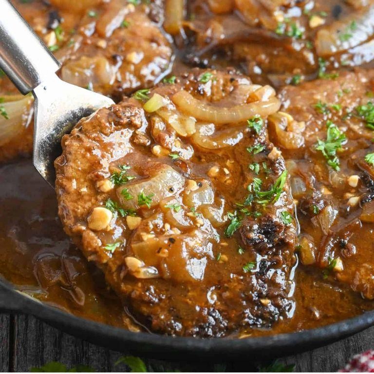 Pan-Seared Beef Cube Steak with Onion and Garlic Gravy