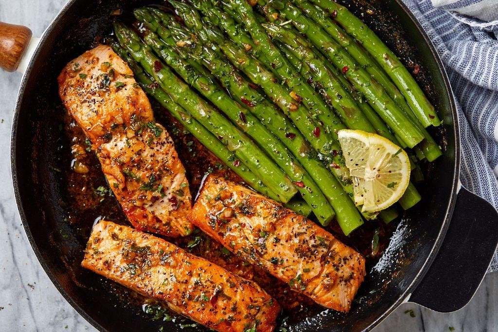 Pan-Seared Salmon with Asparagus