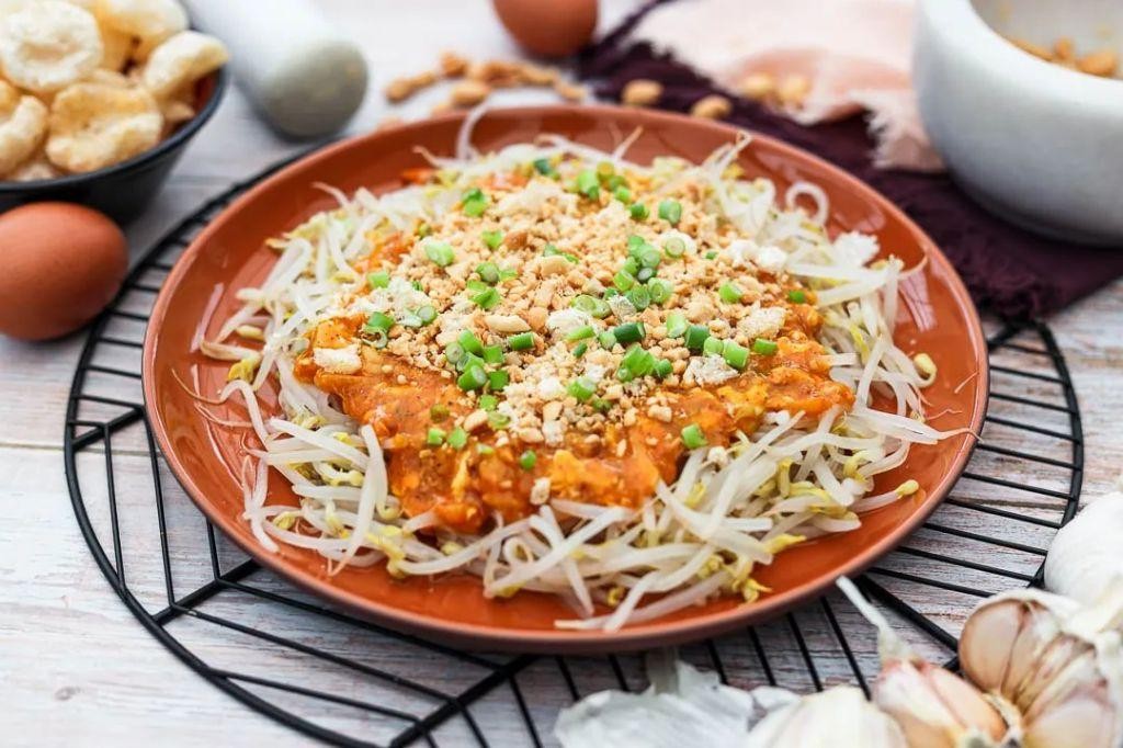 Pancit Estacion with Batangas Sauce