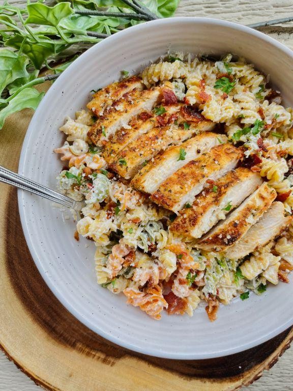 Pasta with Chicken and Ricotta in a Creamy Sauce