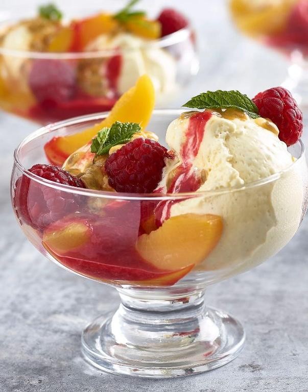 Peach Melba with Raspberry Sauce