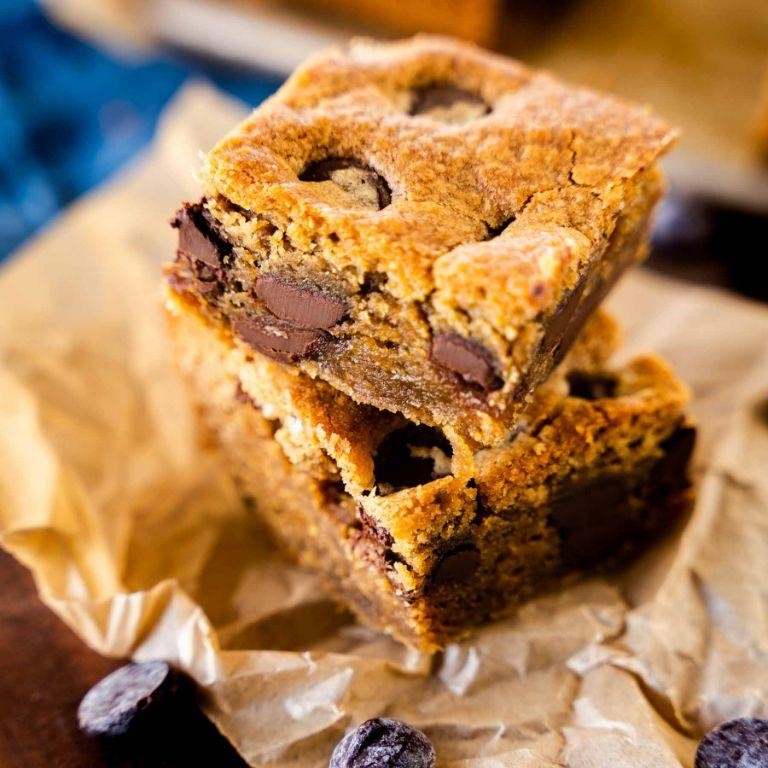 Peanut Butter Chocolate Chip Blondies