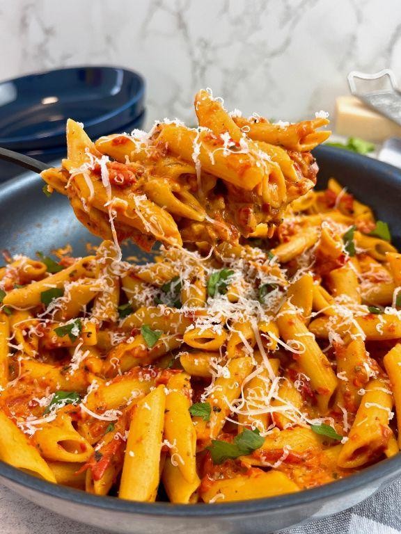 Penne with Roasted Red Pepper Sauce