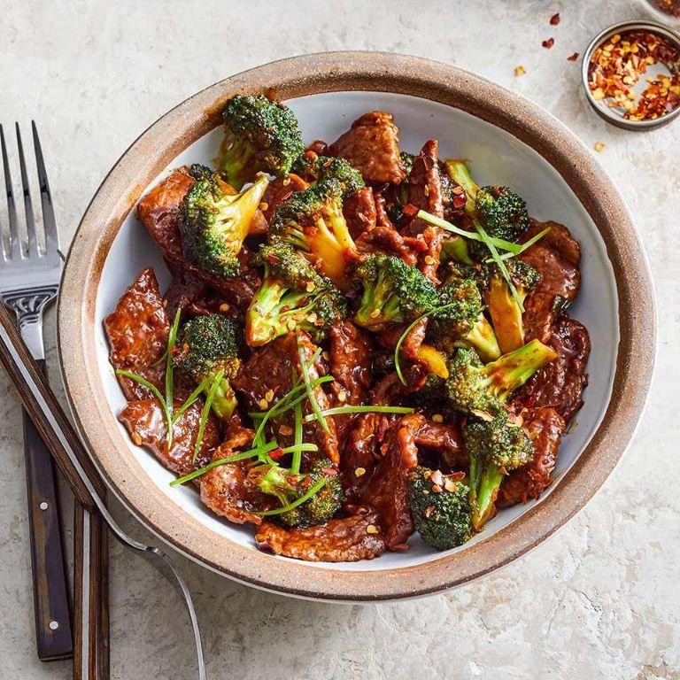 Pepper Steak with Broccoli and Scallions