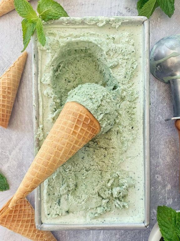 Peppermint Coconut Ice Cream Refresh