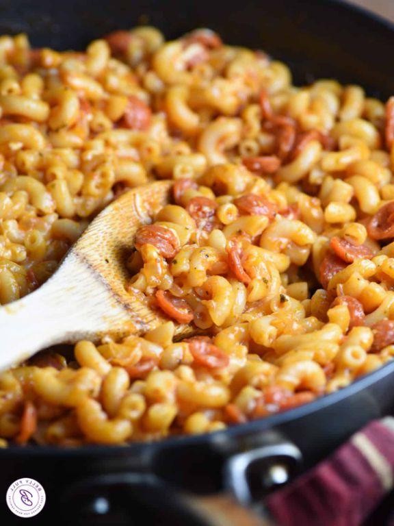 Pepperoni Pizza Crockpot Mac and Cheese