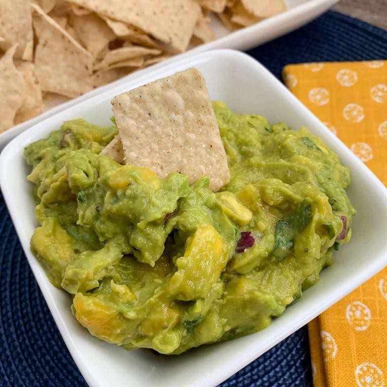 Peppery Sriracha Guacamole