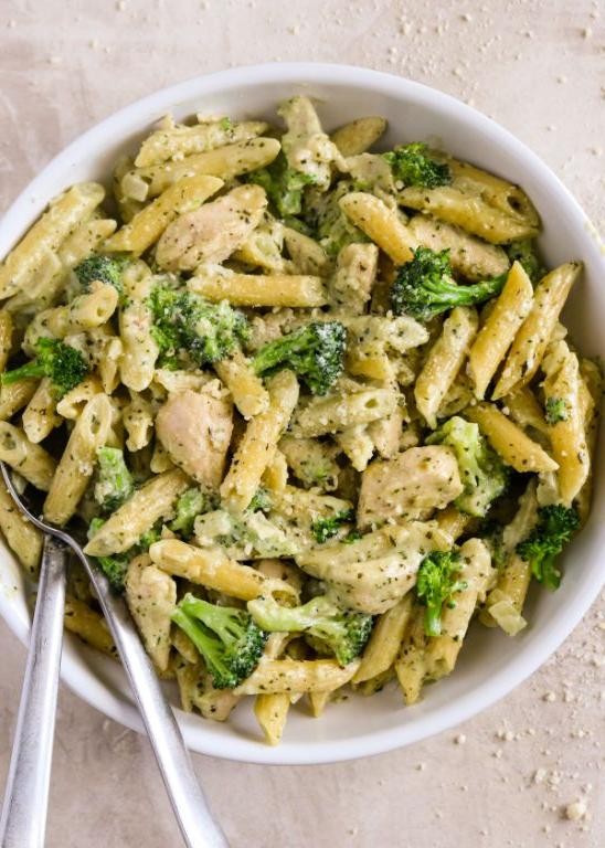 Pesto Chicken and Broccoli Cellentani