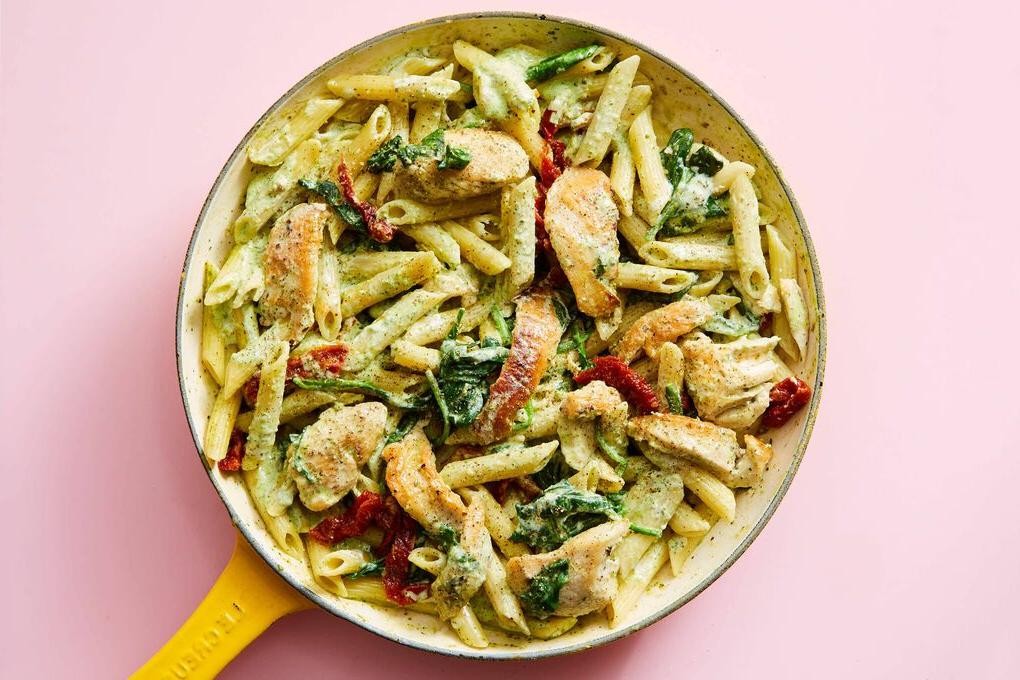 Pesto Creamy Chicken and Spinach Pasta