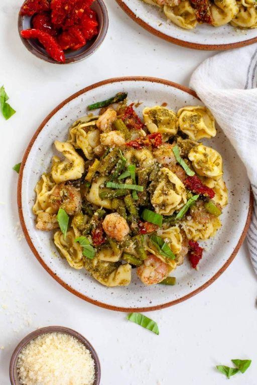 Pesto Shrimp Tortellini with Sun-Dried Tomatoes