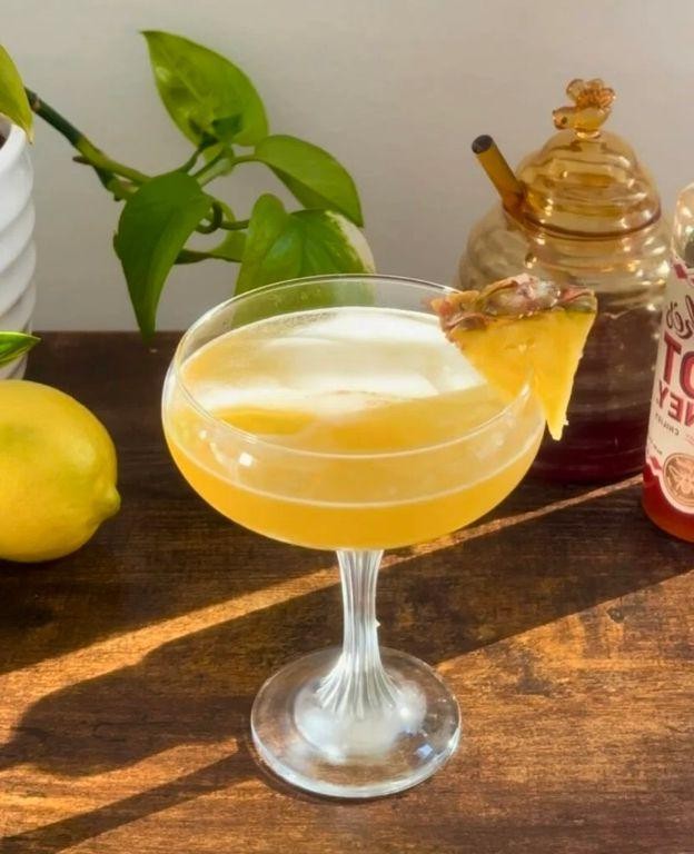 Pineapple Coconut Bee