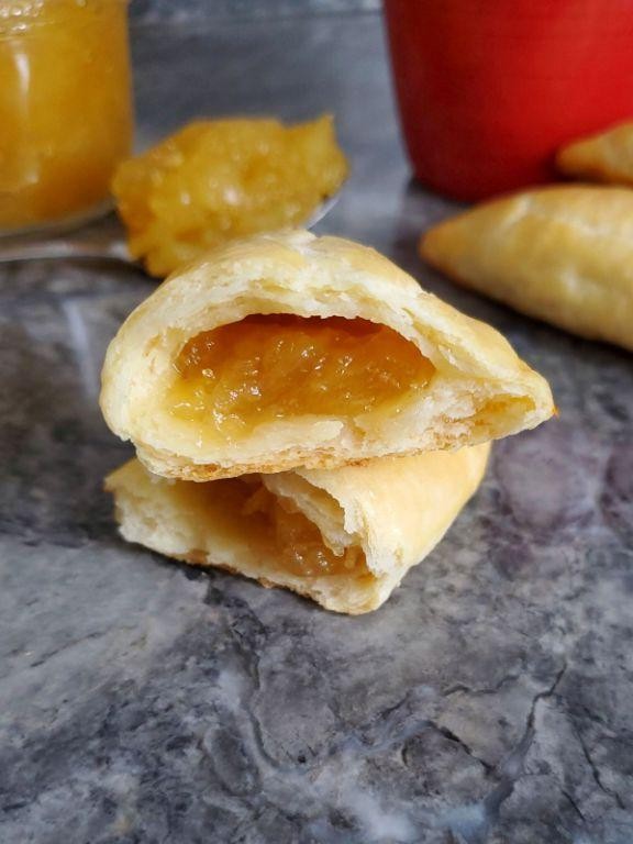 Pineapple Empanadas de Hojaldre