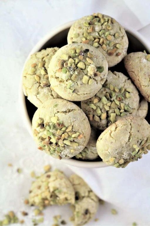 Pistachio Amaretti Wonders