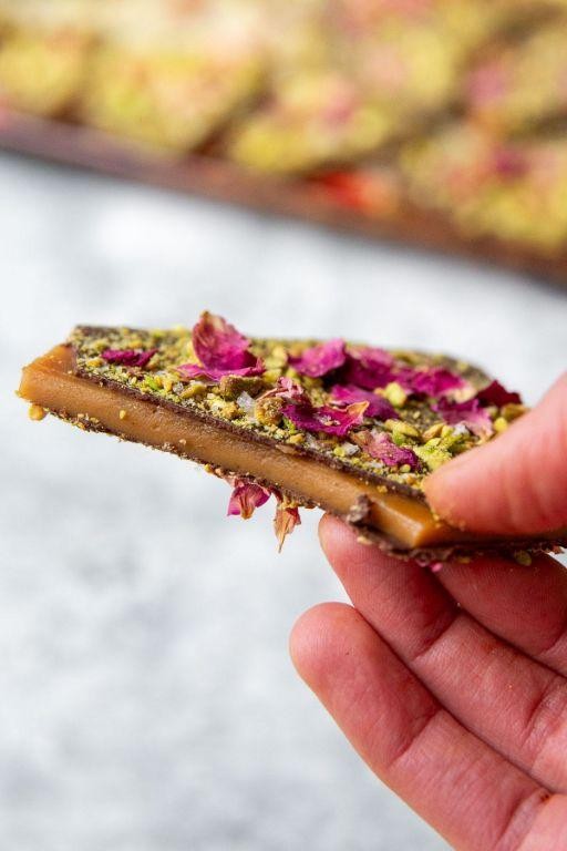 Pistachio Infused Rosette Crunchies