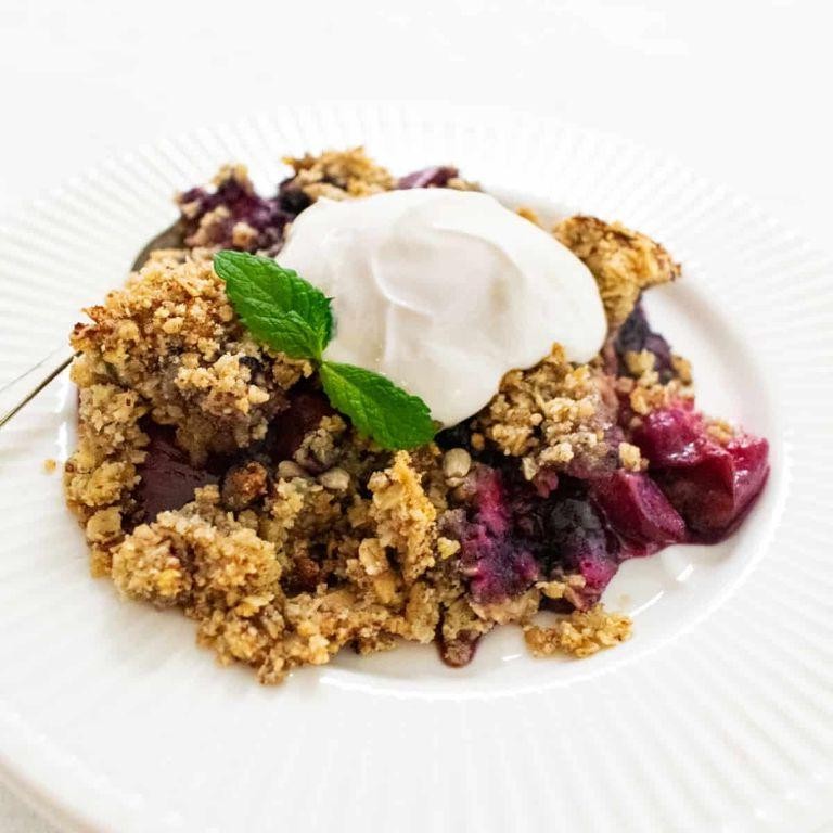 Pluot and Blueberry Crisp