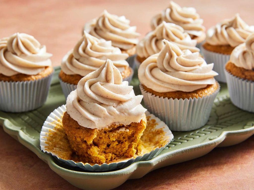 Pumpkin Spice Cupcakes with Cream Cheese Frosting