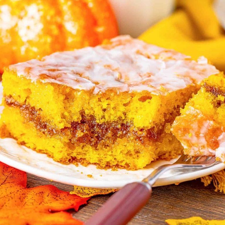 Pumpkin Spice Honey Bun Cake