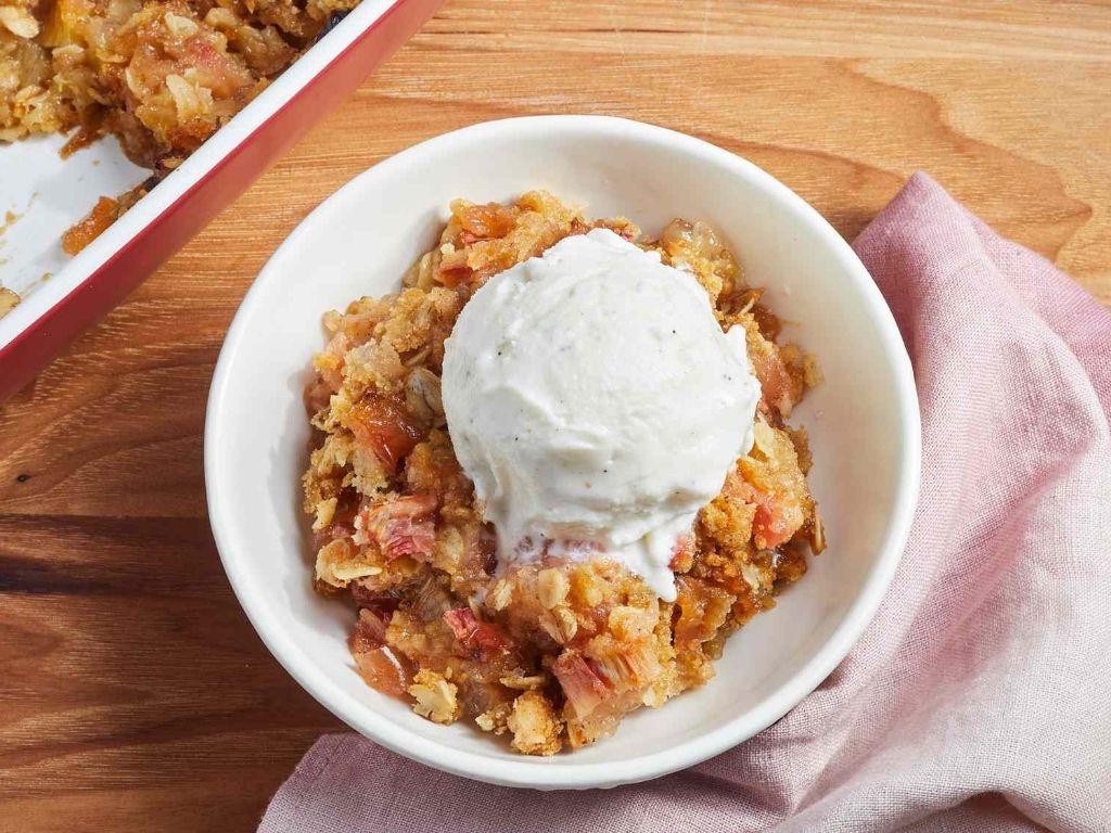 Quick Rhubarb Crisp with Oats