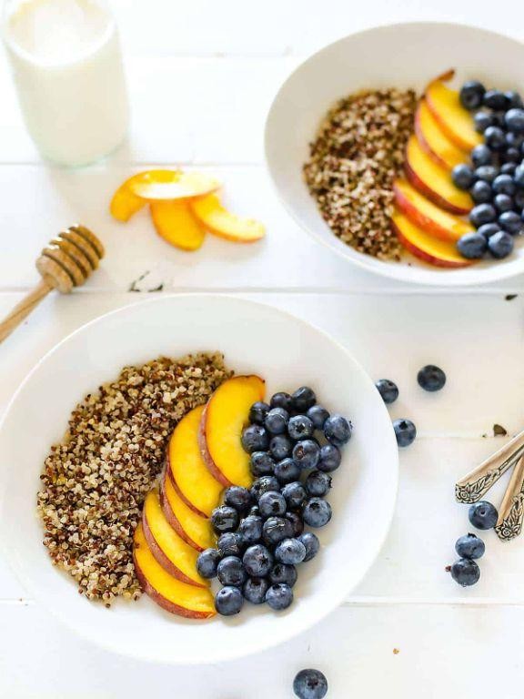 Quinoa Breakfast Bowl with Mixed Fruits