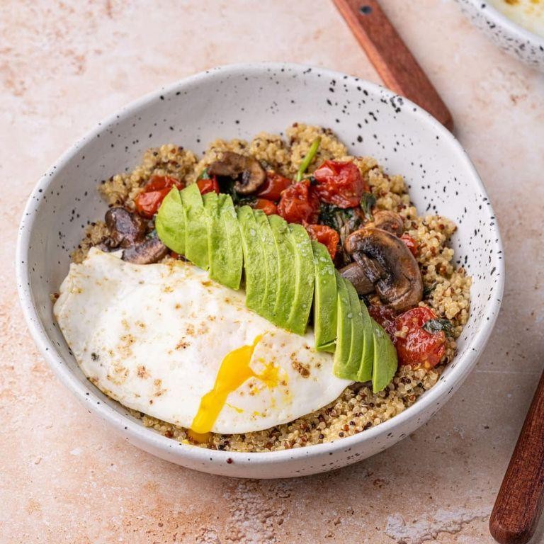 Quinoa Breakfast Bowl with Veggies
