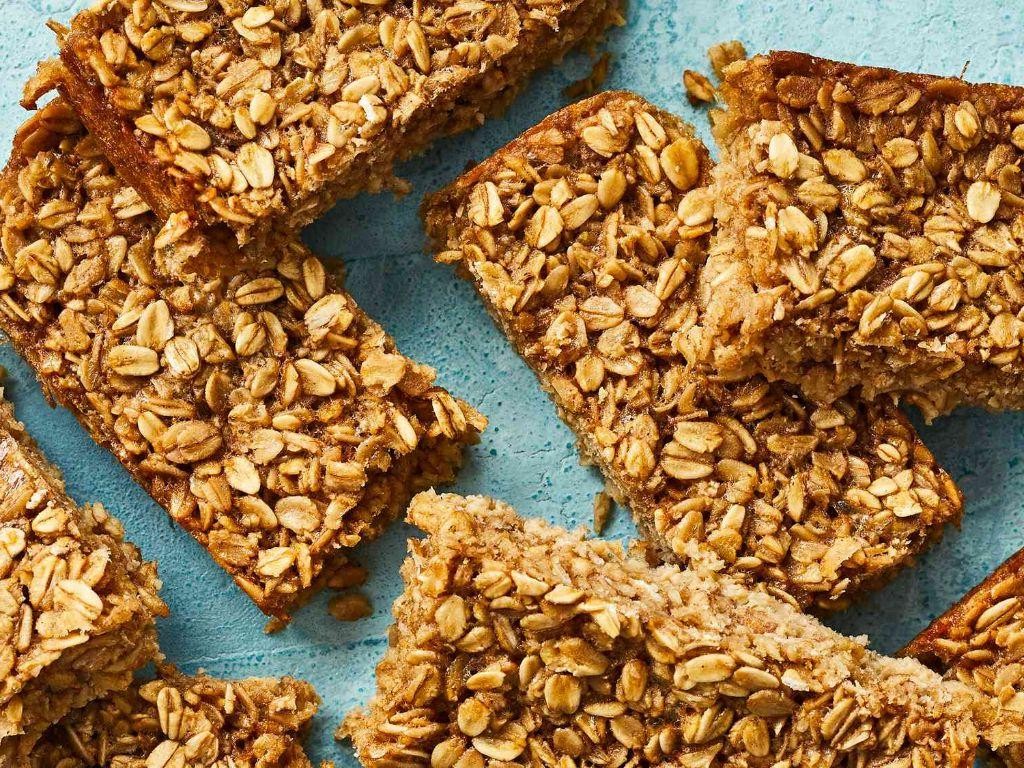 Raw Oats Breakfast Bars with Almonds