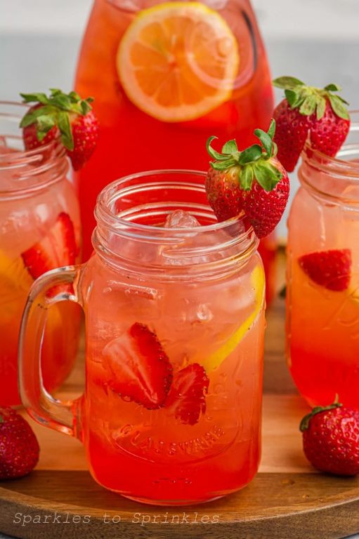 Refreshing Crock Pot Strawberry Lemonade