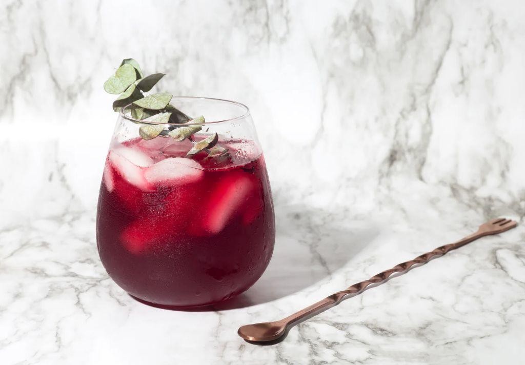 Refreshing Hibiscus Berry Delight