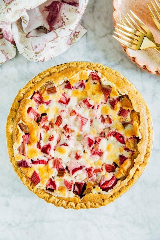 Rhubarb Custard Pie with Cinnamon