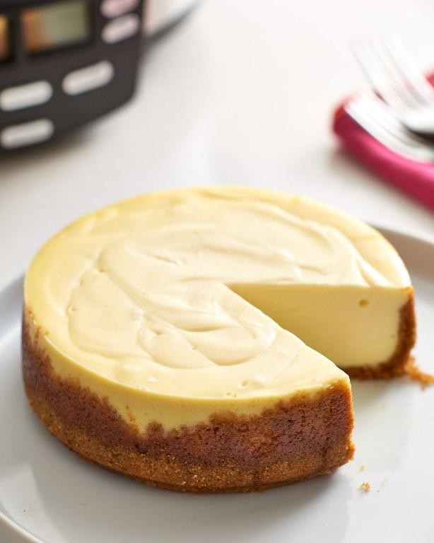 Rich Cheesecake Crock Pot Cake