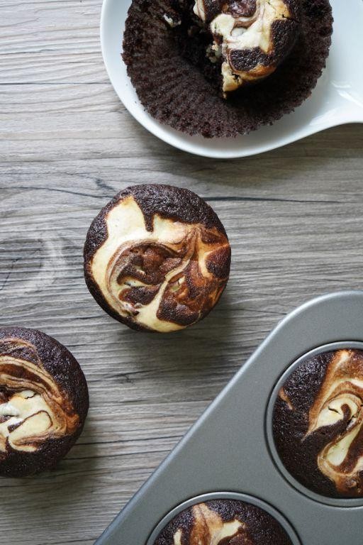 Rich Chocolate Swirl Cheesecake Cupcakes