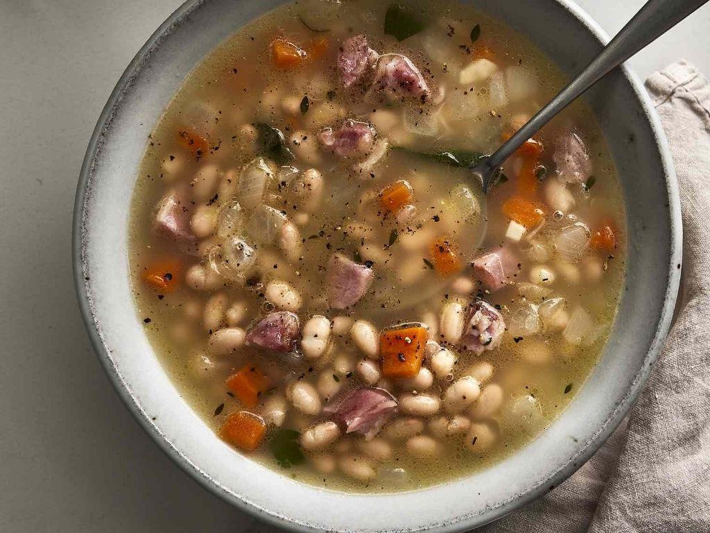 Rich Navy Bean and Ham Soup