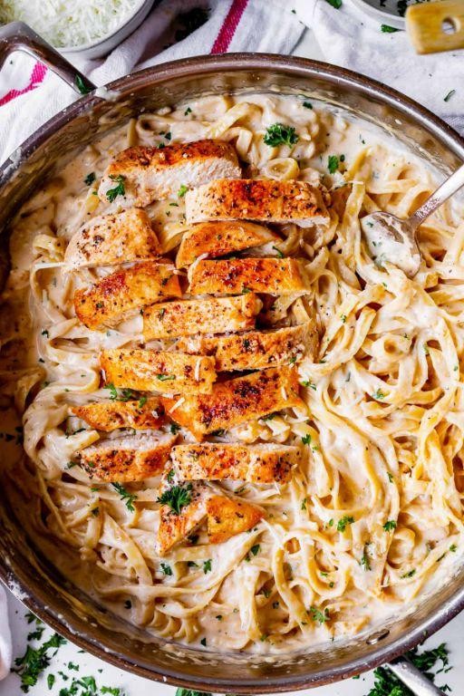 Rich and Creamy Chicken Alfredo