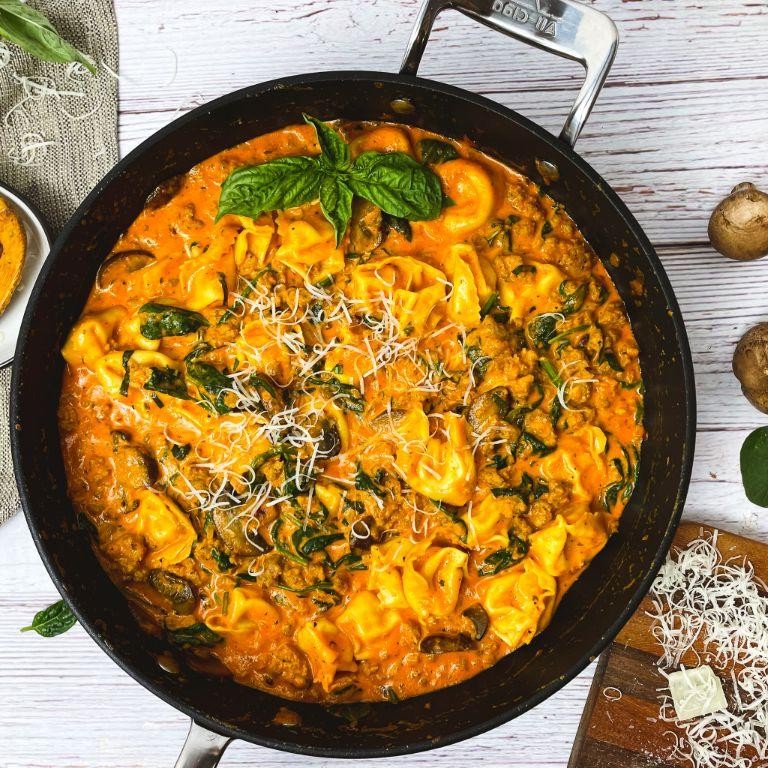 Roasted Red Pepper Creamy Tortellini Soup