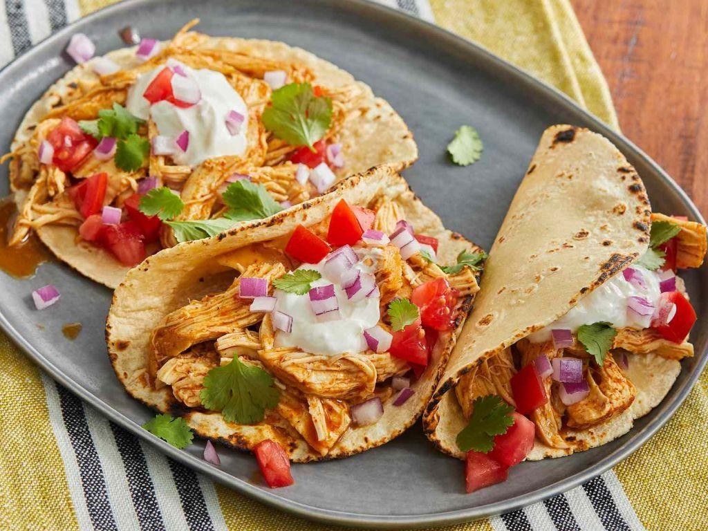 Roasted Red Pepper Crockpot Chicken Tacos