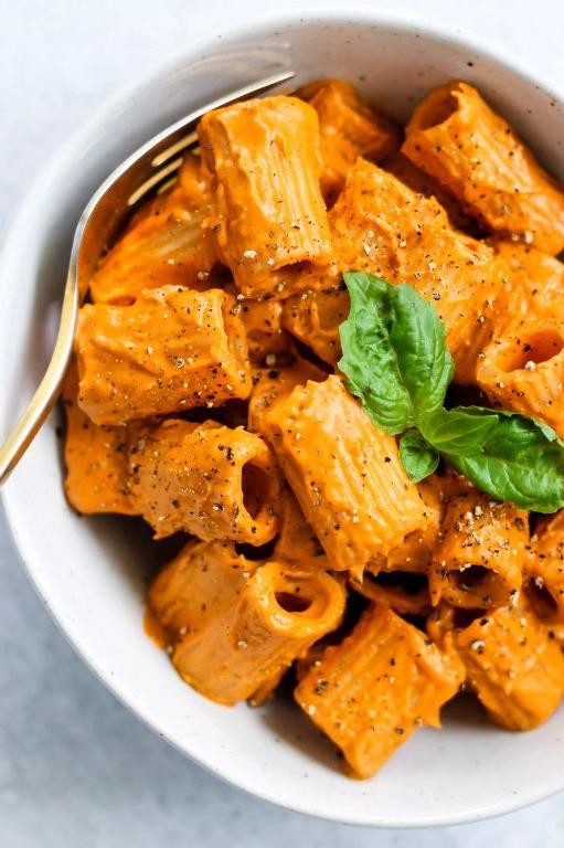 Roasted Red Pepper and Cashew Cream Pasta