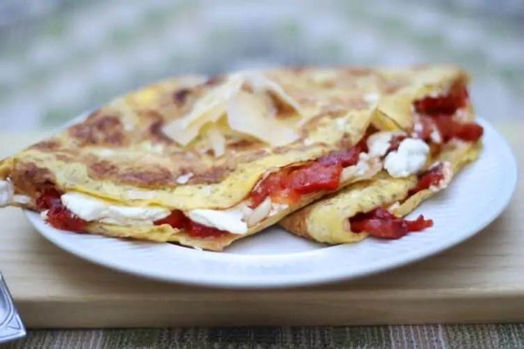 Roasted Red Pepper and Goat Cheese Omelette