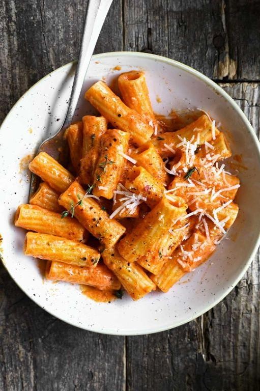 Roasted Red Pepper and Sun-Dried Tomato Fusilli