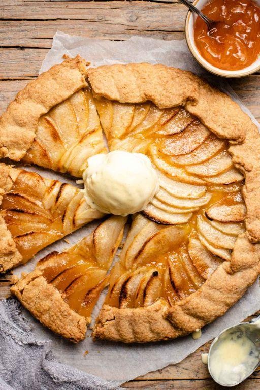 Rustic Apple and Cinnamon Crostata
