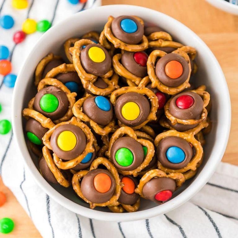 Salted Pretzel and Hershey Kiss Bites