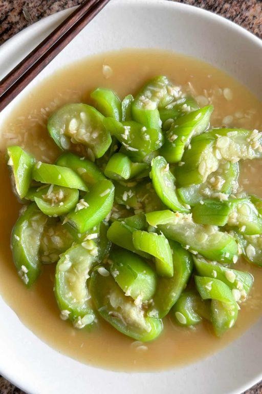 Sautéed Loofah and Garlic Stir-Fry