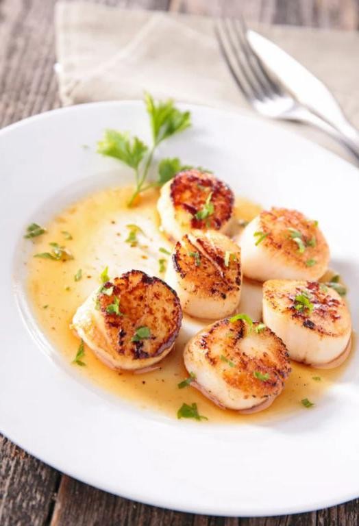 Sauteed Scallops with White Wine Sauce