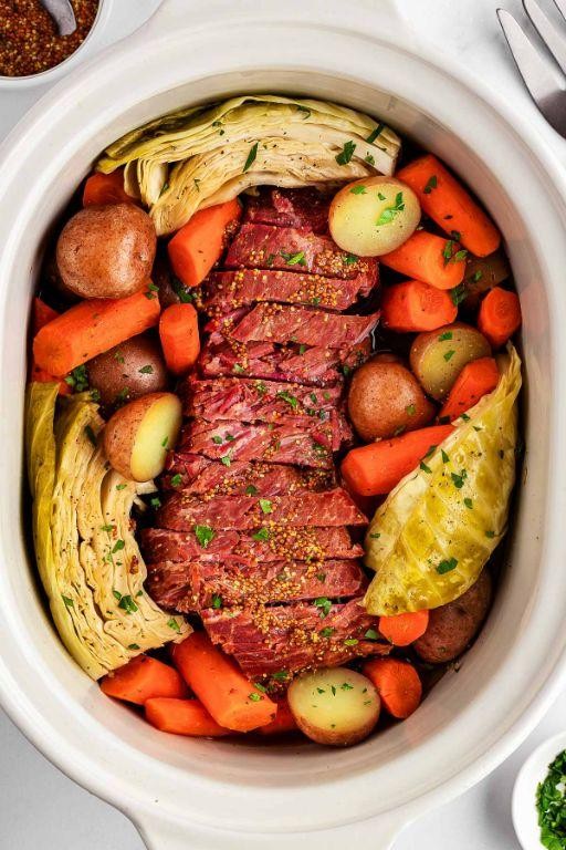 Savory Slow Cooker Corned Beef with Tender Cabbage