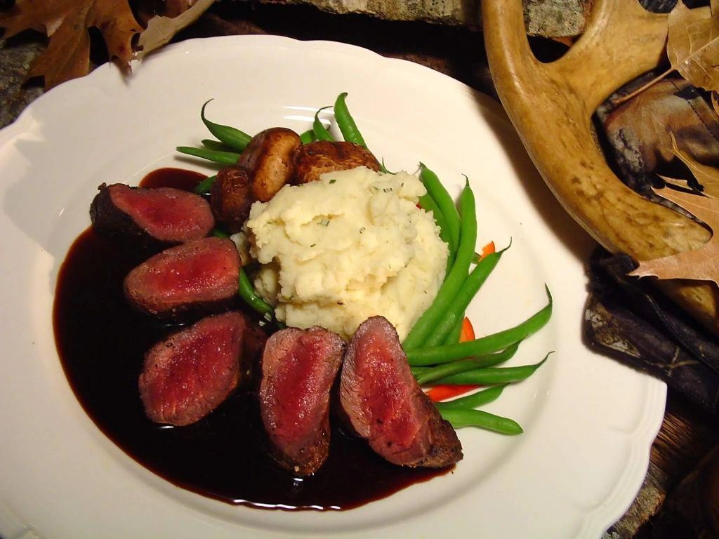 Seared Venison Medallions with Red Wine Reduction