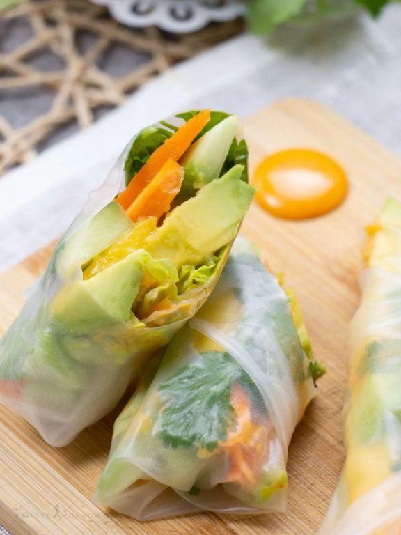 Simple Rice Paper Rolls with Avocado
