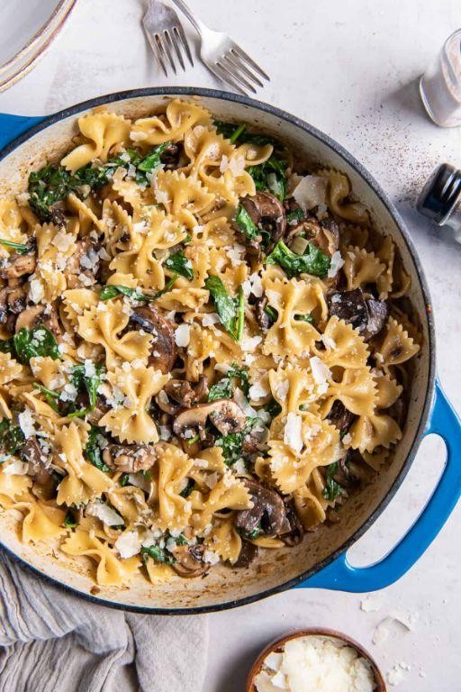 Simple Spinach and Mushroom Pasta